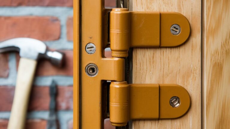 door hinge for orange sort of – Understanding the Crossword Clue